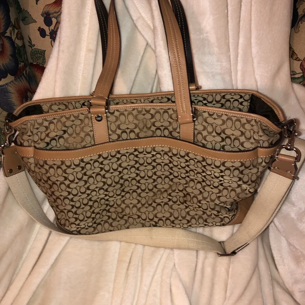 Coach Signature Tote Bag in Tan and Brown - Picture 3 of 3
